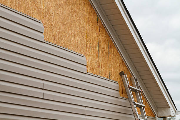 Professional Vinyl Siding technician working in Clover, SC
